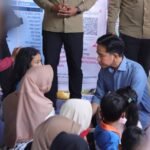 FOTO 5 Des_Wakil Presiden Gibran (Wapres) Rakabuming Raka saat hadir di tengah masyarakat terdampak di Kabupaten Agam, Provinsi Sumatra Barat