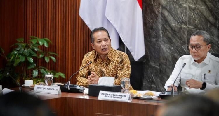 FOTO 7 Des_Menteri Koperasi (Menkop) Ferry Juliantono dan Menteri Koordinator Pangan Zulkifli Hasan. (dok. kemenkop)