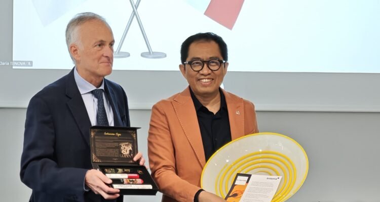 FOTO 8 Des_Saat Wakil Menteri Perindustrian Faisol Riza berkunjung ke fasilitas produksi Tenova S.p.A di Castellanza, Italia. dok. kemenperin