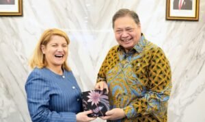 FOTO 10 Jan_Menko Bidang Perekonomian Airlangga Hartarto menerima kunjungan Wakil Menteri Luar Negeri Republik Italia Maria Tripodi