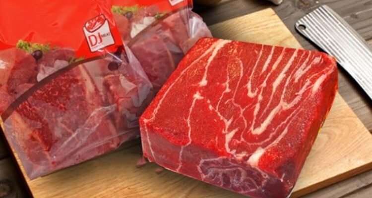 FOTO 12 Jan_Komoditas daging sapi beku. dok. perumdadharmajaya