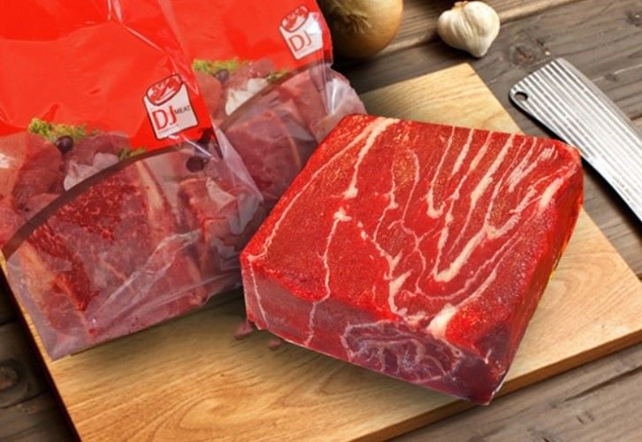 FOTO 12 Jan_Komoditas daging sapi beku. dok. perumdadharmajaya