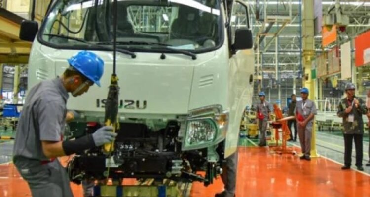 FOTO 2 Jan_Kawasan industri manufaktur otomotif. (dok. humassetkab)