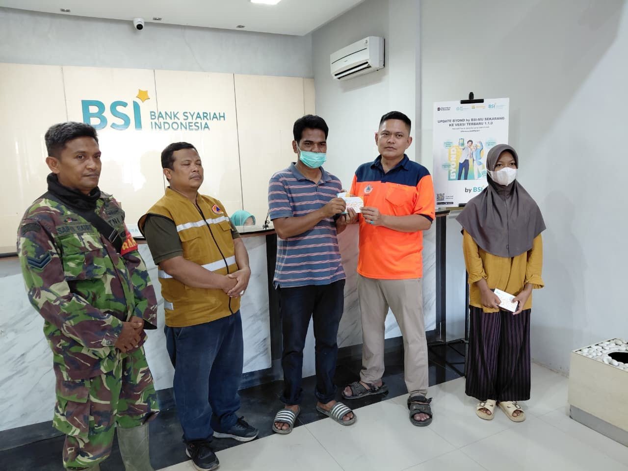 FOTO 2 Jan_Penyaluran Dana Tunggu Hunian (DTH) kepada warga terdampak bencana Kabupaten Pidie Jaya