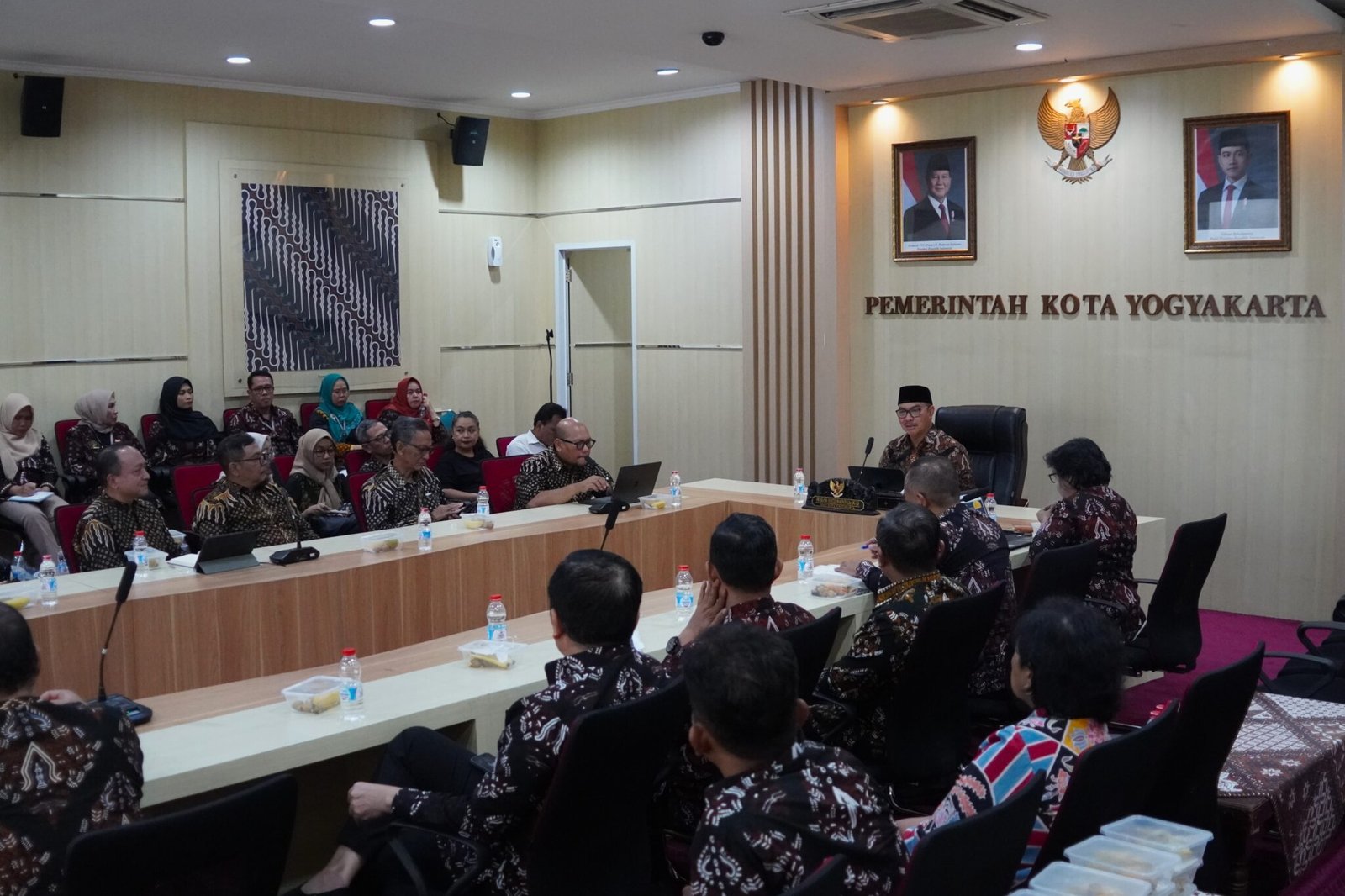 FOTO 21 Jan_Wali Kota Yogyakarta Hasto Wardoyo saat memimpin FGD dengan Dewan Kebudayaan Kota Yogyakarta.