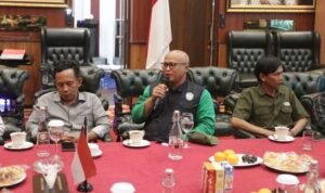 FOTO 22 Jan_Bupati Bogor Rudy Susmanto memimpin rapat percepatan penataan dan operasional Pasar Petani Garuda. (dok. jabarprov.go.id)