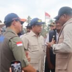FOTO 22 Jan_Kepala BNPB Letjen TNI Suharyanto bersama Menteri Dalam Negeri Muhammad Tito Karnavian mengunjungi lokasi terdampak bencana di Provinsi Aceh.