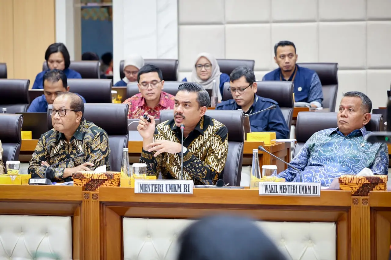 FOTO 22 Jan_Menteri Usaha Menengah, Kecil dan Mikro (UMKM) Maman Abdurrahman saat Rapat Kerja