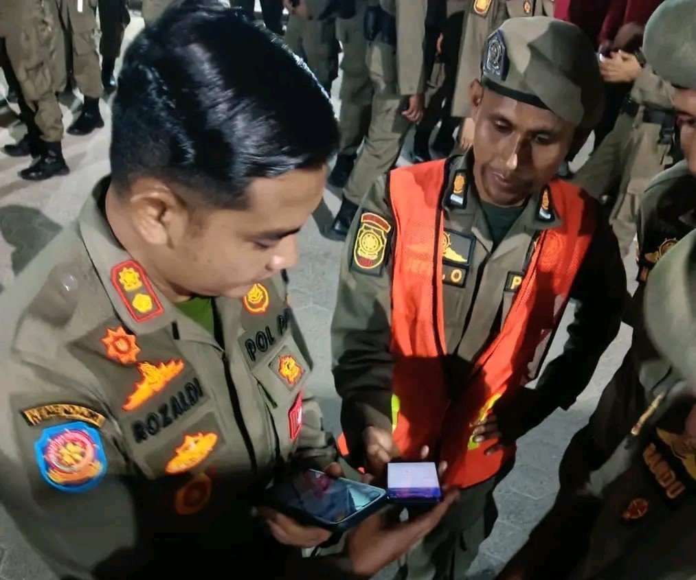 FOTO 22 Jan_Satuan Polisi Pamong Praja (Satpol PP) Kota Padang kini memiliki aplikasi berbasis android. (dok. padang.go.id)