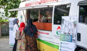 FOTO 26 Jan_Mobil Klinik UMKM Bangkit bertema UMKM Minang Bangkit, Mambangkik Batang Tarandam di Kota Padang. (dok. umkm.go.id)