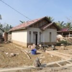 FOTO 29 Jan_Bangunan hunian sementara (huntara) warga terdampak bencana banjir di sepanjang jalan Kecamatan Pante Bidari, Kabupaten Aceh Timur. dok.