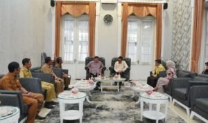 FOTO 29 Jan_Saat menerima kunjungan kerja dari Komisi Penyiaran Indonesia Daerah (KPID) Provinsi Jawa Barat di Ruang Pamengkang, Kecamatan Garut Kota, Kabupaten Garut.