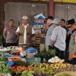 FOTO 30 Jan_Melihat kondisi kerusakan infrastruktur umum di Pasar Simpang Tiga, Kabupaten Bener Meriah, Provinsi Aceh. dok. bnpb