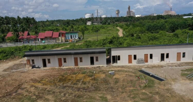 FOTO 30 Jan_Progres pembangunan hunian sementara (huntara) di Desa Blang Naleung Mameh, Kecamatan Muara, Kota Lhokseumawe.