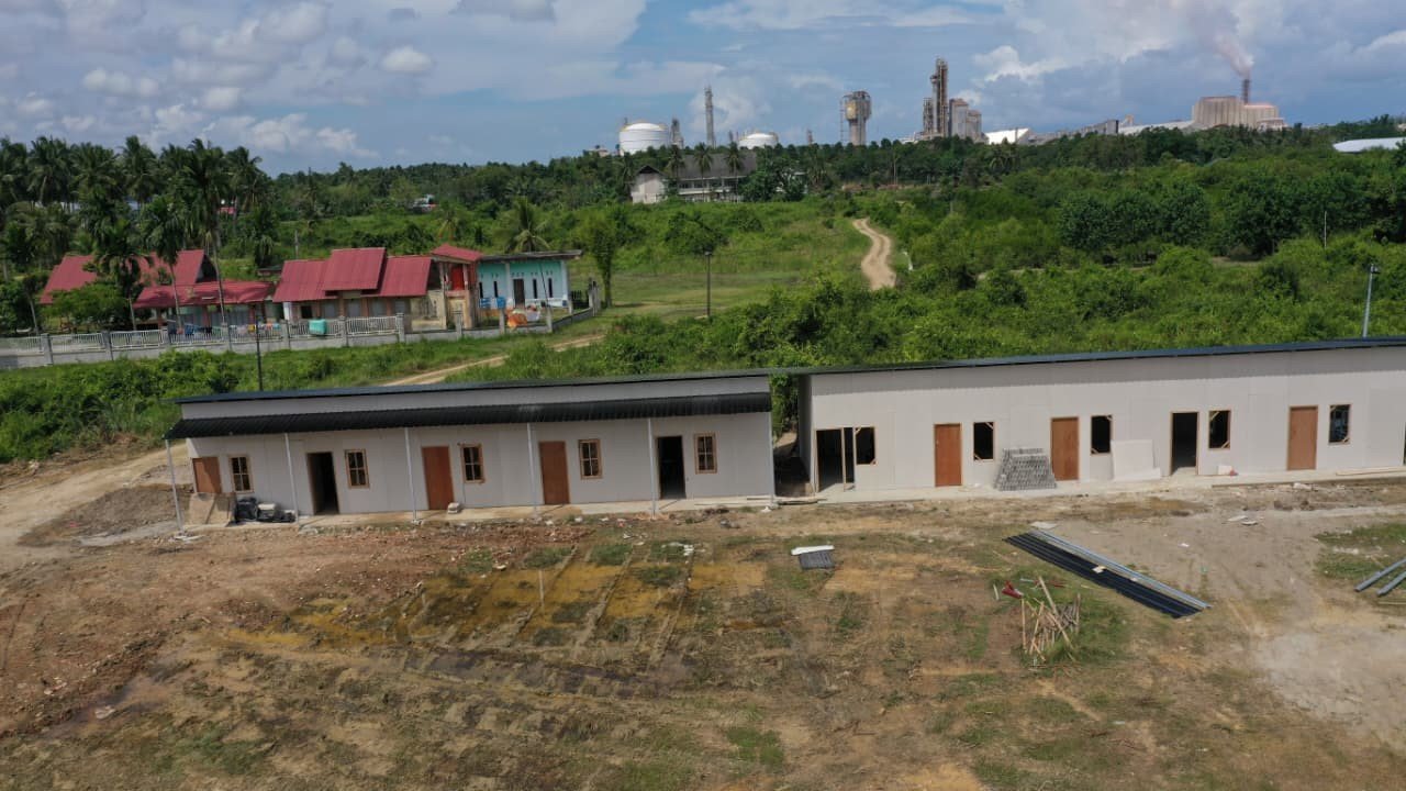 FOTO 30 Jan_Progres pembangunan hunian sementara (huntara) di Desa Blang Naleung Mameh, Kecamatan Muara, Kota Lhokseumawe.