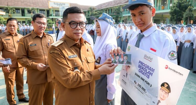 FOTO 4 Jan_Program Sekolah Gratis untuk siswa di Provinsi Banten. (dok. pemprovbanten)