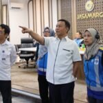 FOTO 5 Jan_Monitoring arus lalu lintas di Jasa Marga Tollroad Command Center (JMTC), Bekasi, Jawa Barat. (dok. hubdatkemenhub 1