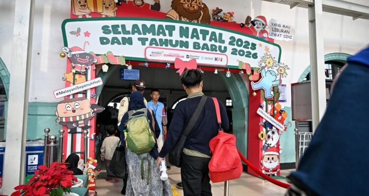 FOTO 9 Jan_Aktivitas penumpang mudik Natal 2025 dan Tahun Baru 2026 di stasiun kereta api. (dok. kemenhub)