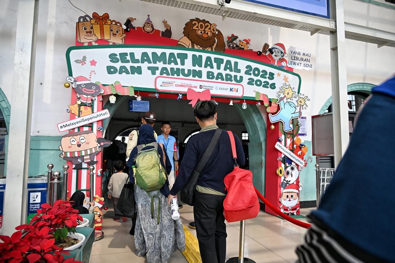 FOTO 9 Jan_Aktivitas penumpang mudik Natal 2025 dan Tahun Baru 2026 di stasiun kereta api. (dok. kemenhub)