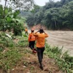 FOTO 13 Febr_Upaya pencarian korban hilang di Desa Parung, Kecamatan Subang, Kabupaten Subang, Jawa Barat diduga hanyut terbawa arus .