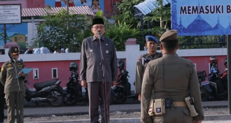 FOTO 16 Febr_Wakil Wali Kota Padang Maigus Nasir saat memimpin apel gabungan dalam rangka menyambut Ramadan 1447 Hijriah 2026 Masehi di Mako Satpol PP Kota Padang.