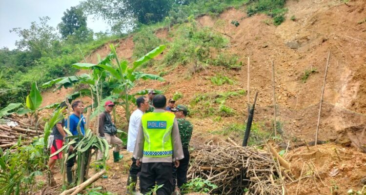 FOTO 16 Febr_Wilayah terdampak tanah longsor di Kecamatan Karangpucung, Kabupaten Cilacap, Provinsi Jawa Tengah.