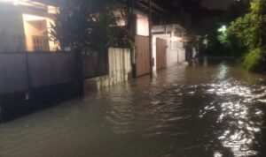 FOTO 21 Febr_Kondisi saat banjir menggenangi sejumlah titik di Kota Tangerang Selatan, Provinsi Banten. dok. bpbdkota