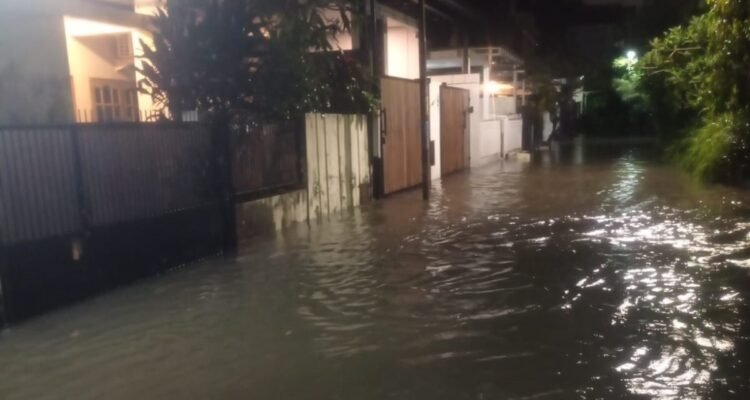 FOTO 21 Febr_Kondisi saat banjir menggenangi sejumlah titik di Kota Tangerang Selatan, Provinsi Banten. dok. bpbdkota