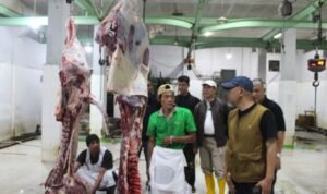 FOTO 24 Febr_Aktivitas pedagang daging sapi di pasar. (dok. kementan)