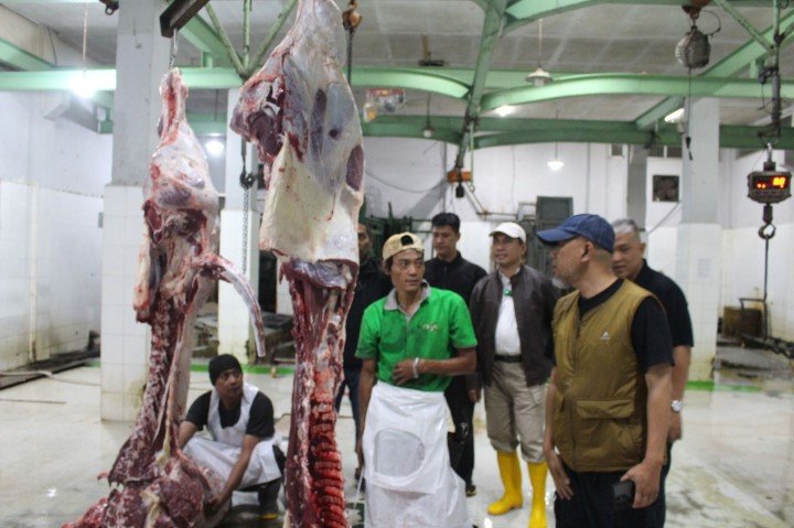 FOTO 24 Febr_Aktivitas pedagang daging sapi di pasar. (dok. kementan)