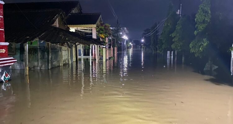 FOTO 24 Febr_Banjir di Kabupaten Sukoharjo, Provinsi Jawa Tengah menggenangi permukiman warga di Kecamatan Polokarto, Mojolaban dan Grogol.