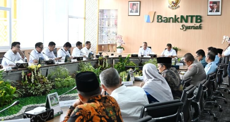 FOTO 28 Febr_Pertemuan Menteri Perhubungan Dudy Purwagandhi menemui Gubernur Provinsi Nusa Tenggara Barat 1