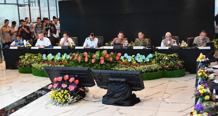 FOTO 13 Maret_Menteri Perhubungan Dudy Purwagandhi bersama Menteri Koordinator Bidang Pembangunan Manusia 2