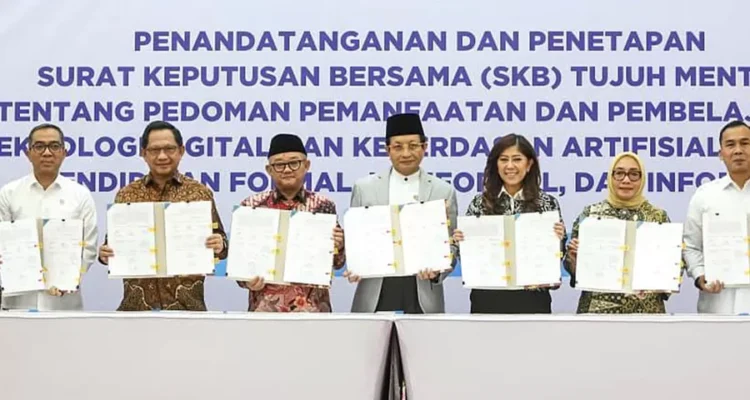 FOTO 13 Maret_menetapkan Surat Keputusan Bersama Menteri tentang Pedoman Pemanfaatan dan Pembelajaran Teknologi Digital dan Kecerdasan
