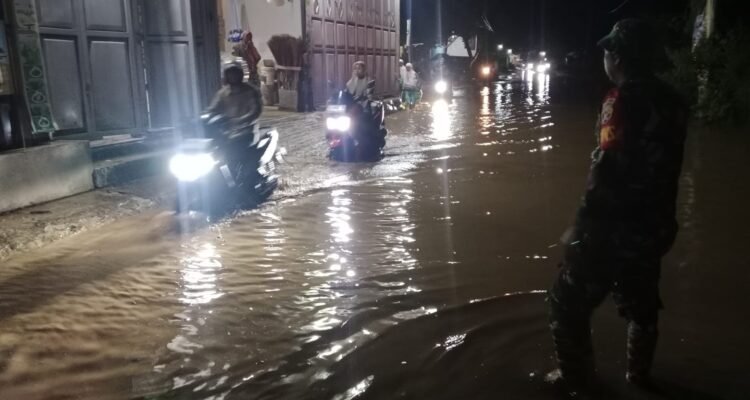 FOTO 14 Maret_Banjir melanda wilayah Kabupaten Bima, Provinsi Nusa Tenggara Barat