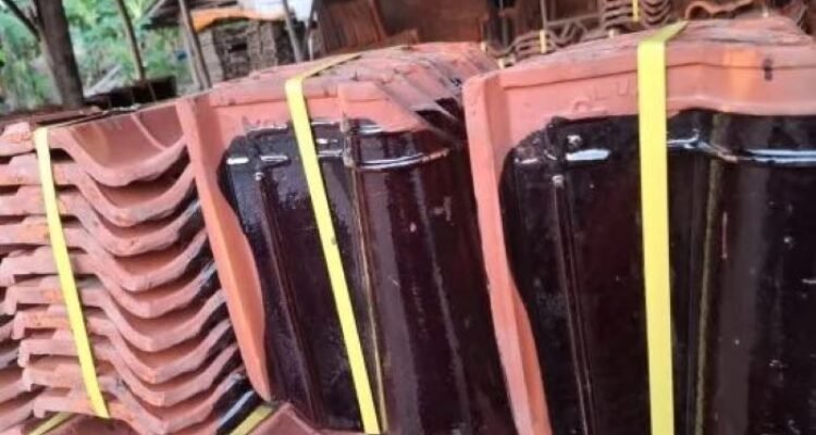 FOTO 14 Maret_Produk genteng Jatiwangi di Kabupaten Majalengka, Jawa Barat. (dok. gentengjatiwangi.id