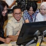 FOTO 14 Maret_Saat mengunjungi Sekolah Menengah Kejuruan (SMK) Raden Umar Said Kudus. (dok. kemendag)