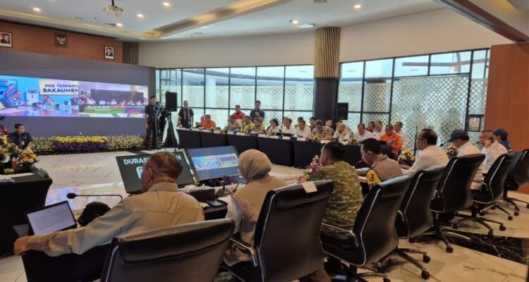 FOTO 14 Maret_Suasana rapat koordinasi yang dilakukan saat pemantauan arus mudik di Pelabuhan Merak, Cilegon, Banten