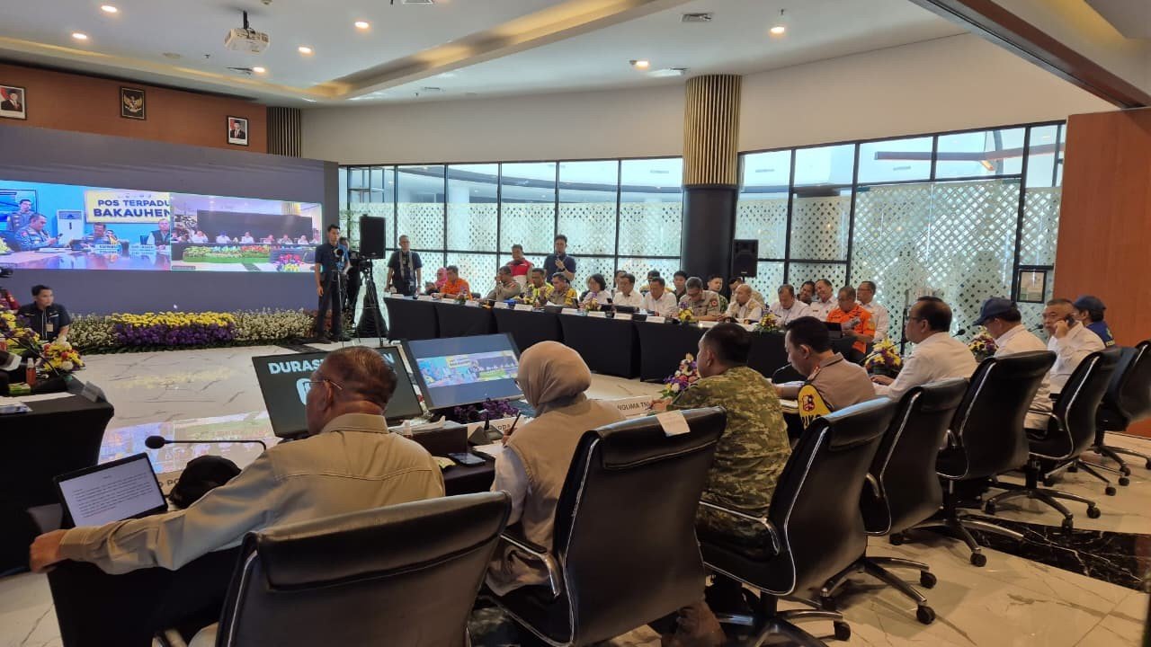 FOTO 14 Maret_Suasana rapat koordinasi yang dilakukan saat pemantauan arus mudik di Pelabuhan Merak, Cilegon, Banten