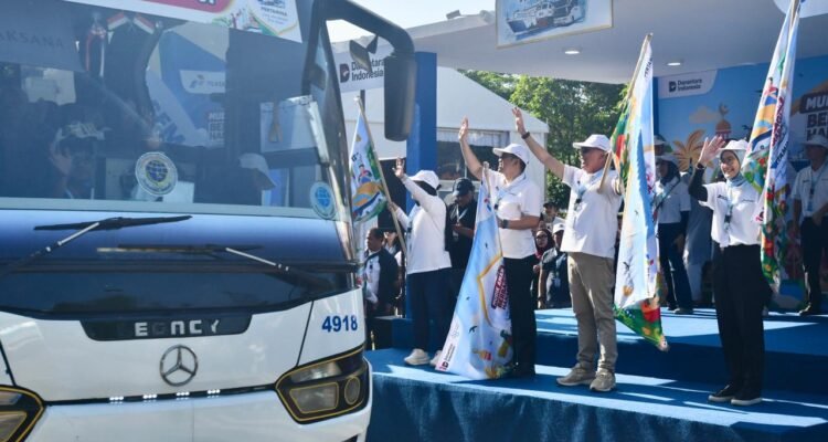 FOTO 15 Maret_Pelepasan rombongan mudik Pertamina Mudik Aman Berbagi Harapan 2026 di Lapangan Teater Keong Mas, Taman Mini Indonesia Indah, Jakarta.
