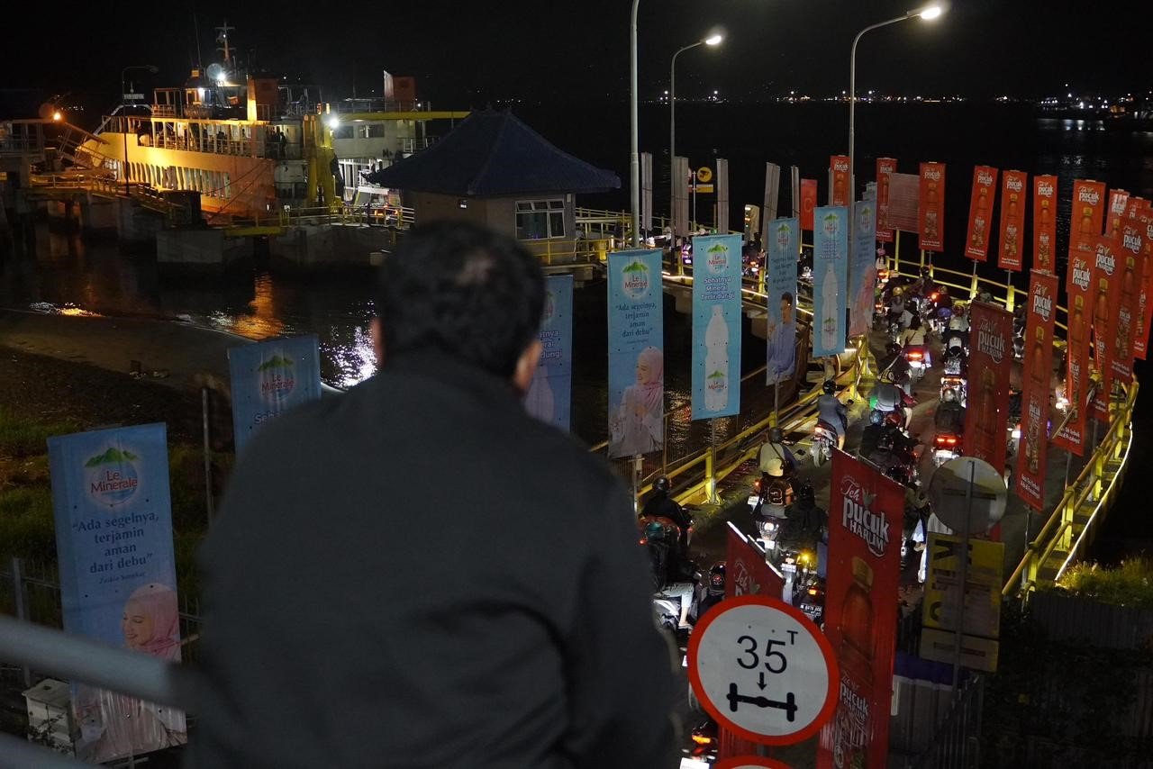 FOTO 16 Maret_Kepadatan kendaraan yang terjadi di jalur menuju Pelabuhan Penyeberangan Gilimanuk saat mudik Lebaran 2026. dok. kemenhub