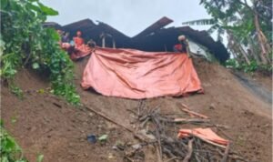 FOTO 16 Maret_Kondisi tanah longsor melanda wilayah Kabupaten Blitar, Provinsi Jawa Timur. dok. bpbdkabupatenbrlitar)