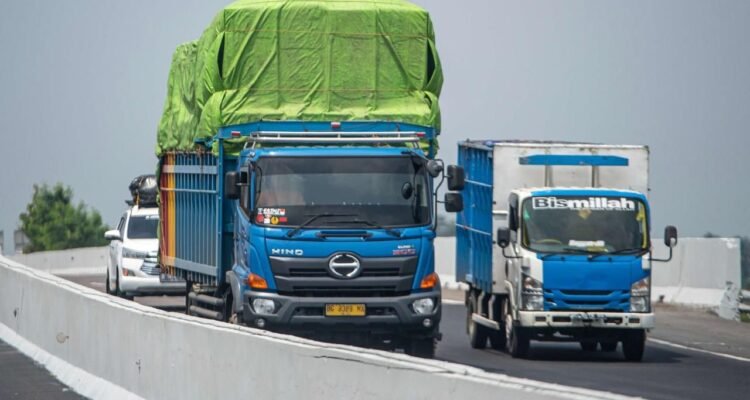 FOTO 18 Maret_Angkutan truk melewati jalan bebas hambatan. (dok. hubdatkemenhub)