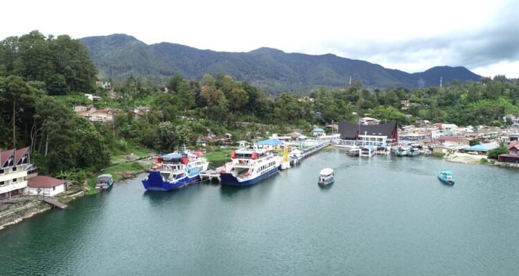 FOTO 2 Maret_Aktivitas pelabuhan di Indonesia. (dok. hubdatkemenhub) 2 INI