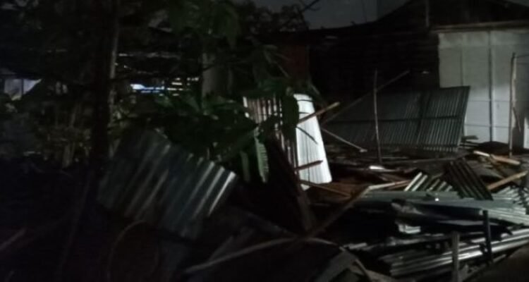 FOTO 2 Maret_Angin puting beliung melanda Kabupaten Tapin, Provinsi Kalimantan Selatan. dok. istimewa