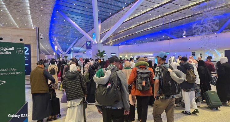 FOTO 21 Maret_Proses kepulangan jemaah umrah Indonesia di tengah dinamika situasi di wilayah Timur Tengah. haji.go.id