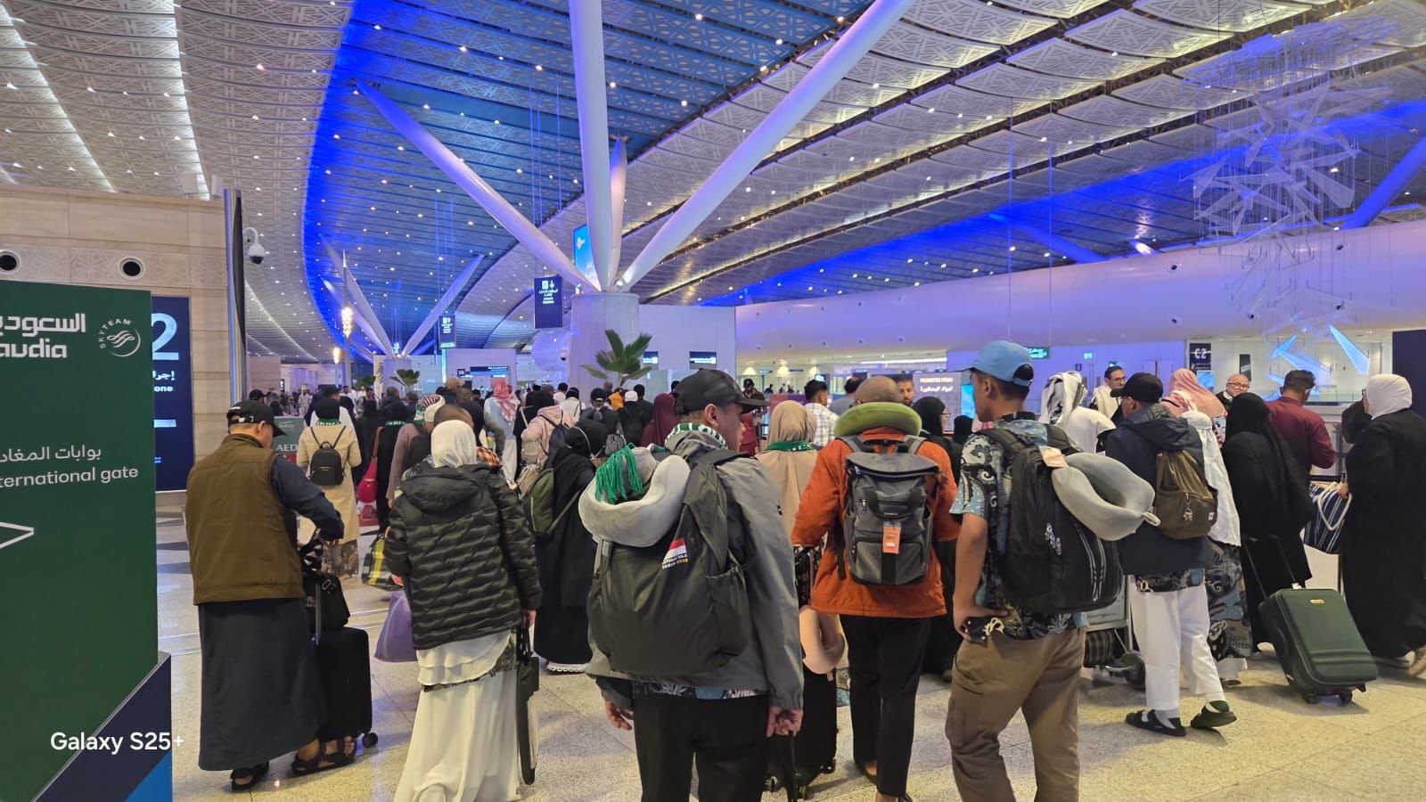 FOTO 21 Maret_Proses kepulangan jemaah umrah Indonesia di tengah dinamika situasi di wilayah Timur Tengah. haji.go.id