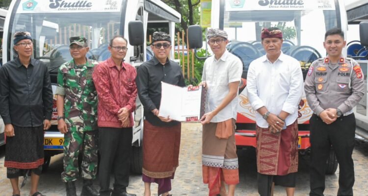 FOTO 23 Febr_Penandatanganan serah terima pengelolaan Shuttle Listrik dan Kesepakatan Bersama antara World Resources Institute (WRI) Indonesia dan Pemerintah Kota Denpasar.
