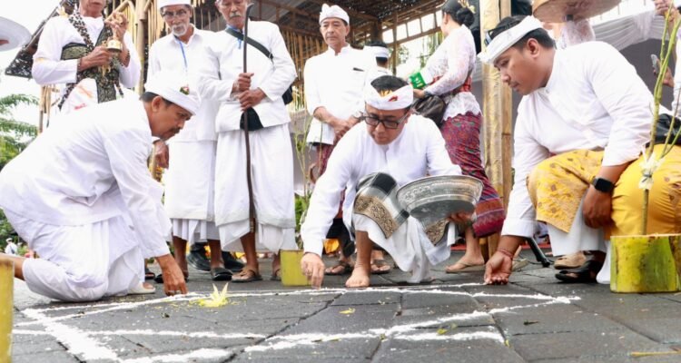 FOTO 23 Maret_Prosesi Tawur Agung Kesanga serangkaian Hari Suci Nyepi Caka 1948 di Kota Denpasar