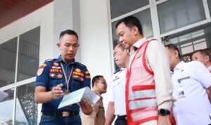 FOTO 24 Maret_Pemeriksaan dokumen keberangkatan Angkutan lebaran 2026. dok. hubdatkemenhub